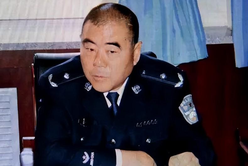 瘋狂斂財超4000萬，被判18年罰110萬，馮志強的惡行超過想象